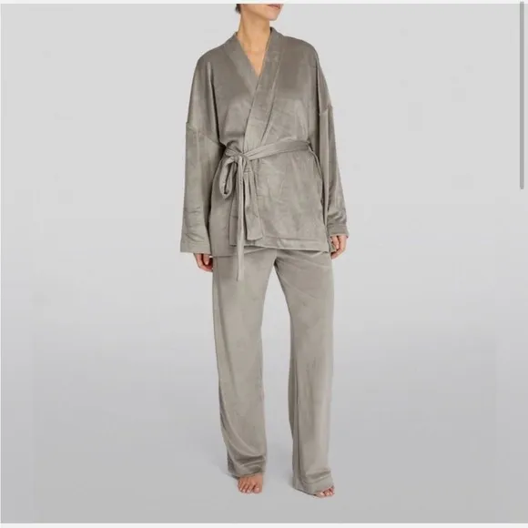 222. SKIMS Velour Sleep pants Smoke 💨 nwot