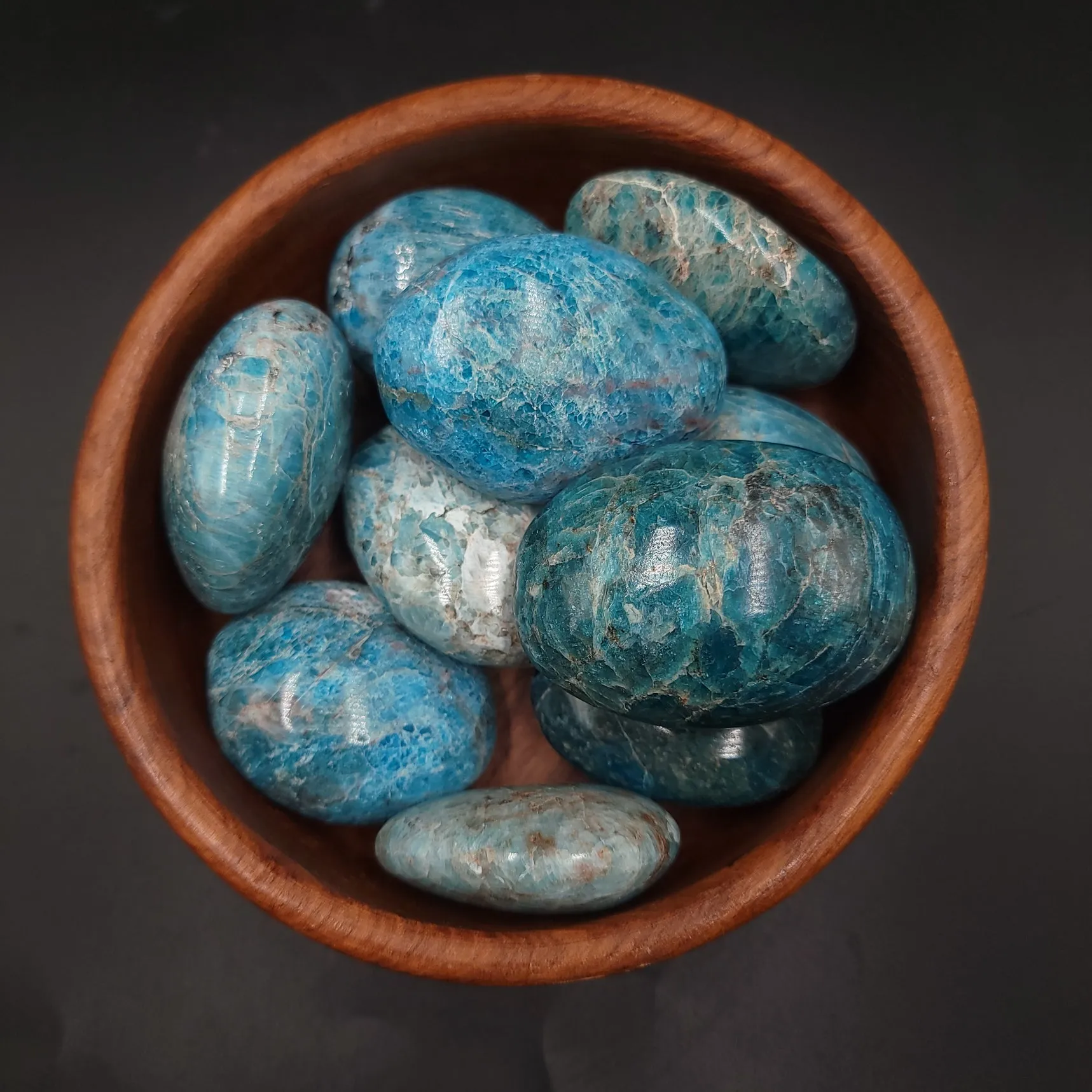 Blue Apatite Palm Stone Gallet