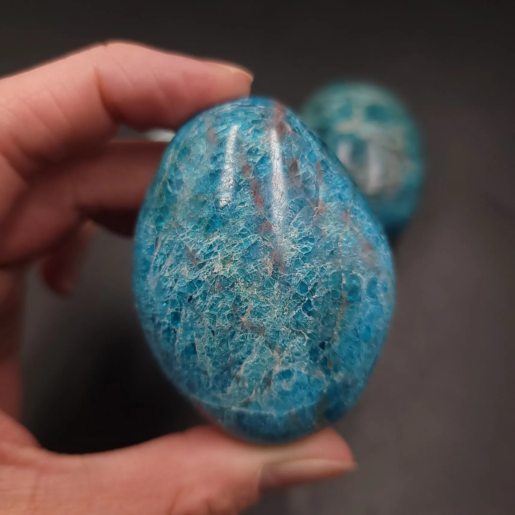 Blue Apatite Palm Stone Gallet