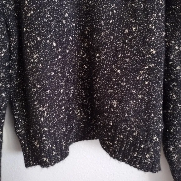 Calligraphic black gold metallic sweater puff sleeves size XL