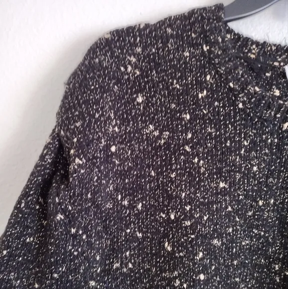 Calligraphic black gold metallic sweater puff sleeves size XL