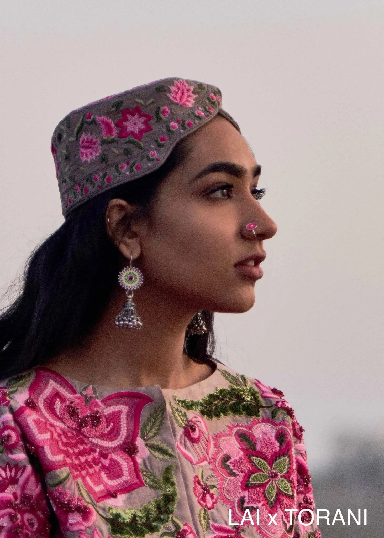 Chic, round fuchsia pink enamel nose pin