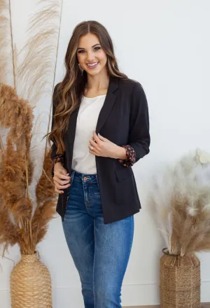 Chic Scarlett Blazer in Black