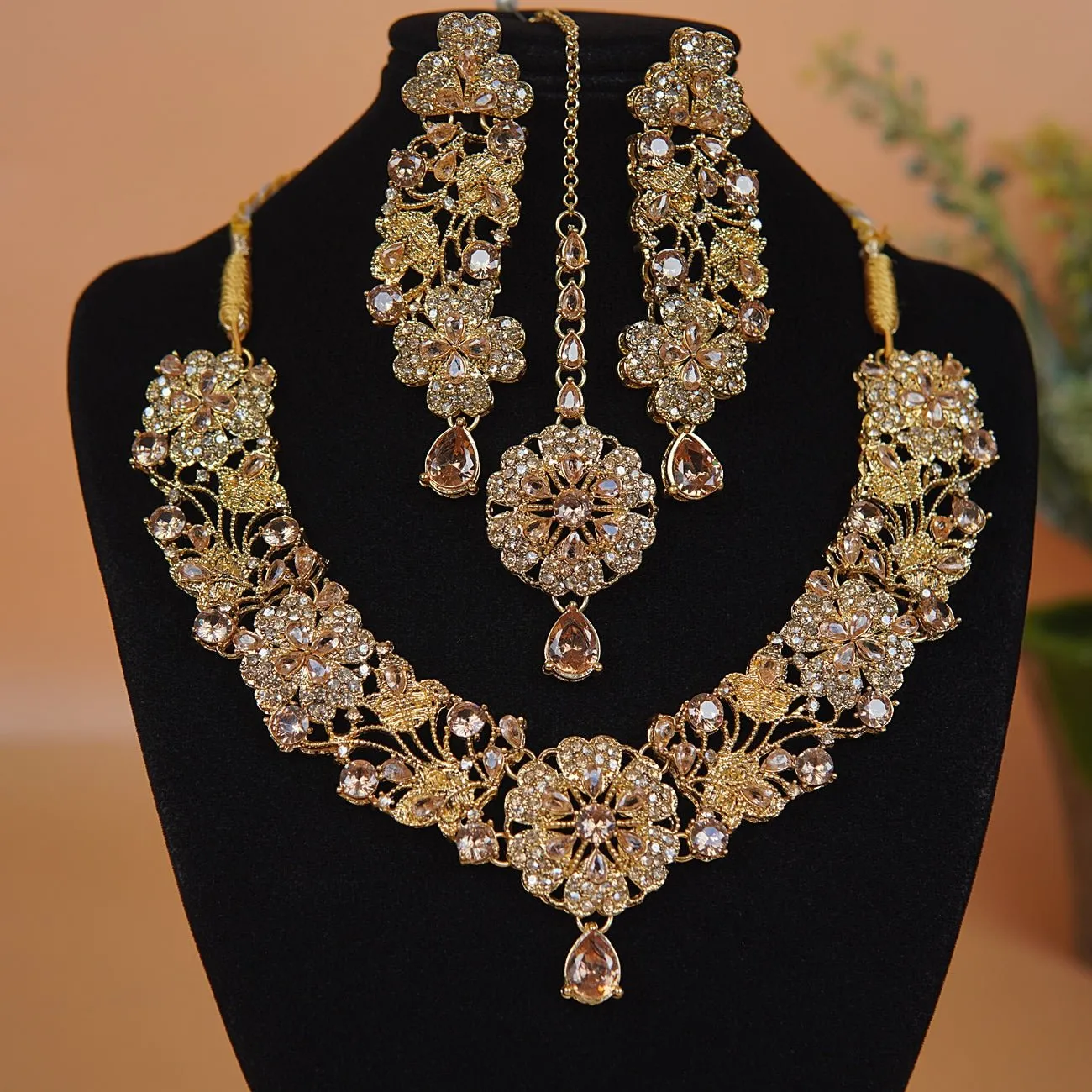 Copper Gold Look Stylish Necklace Set