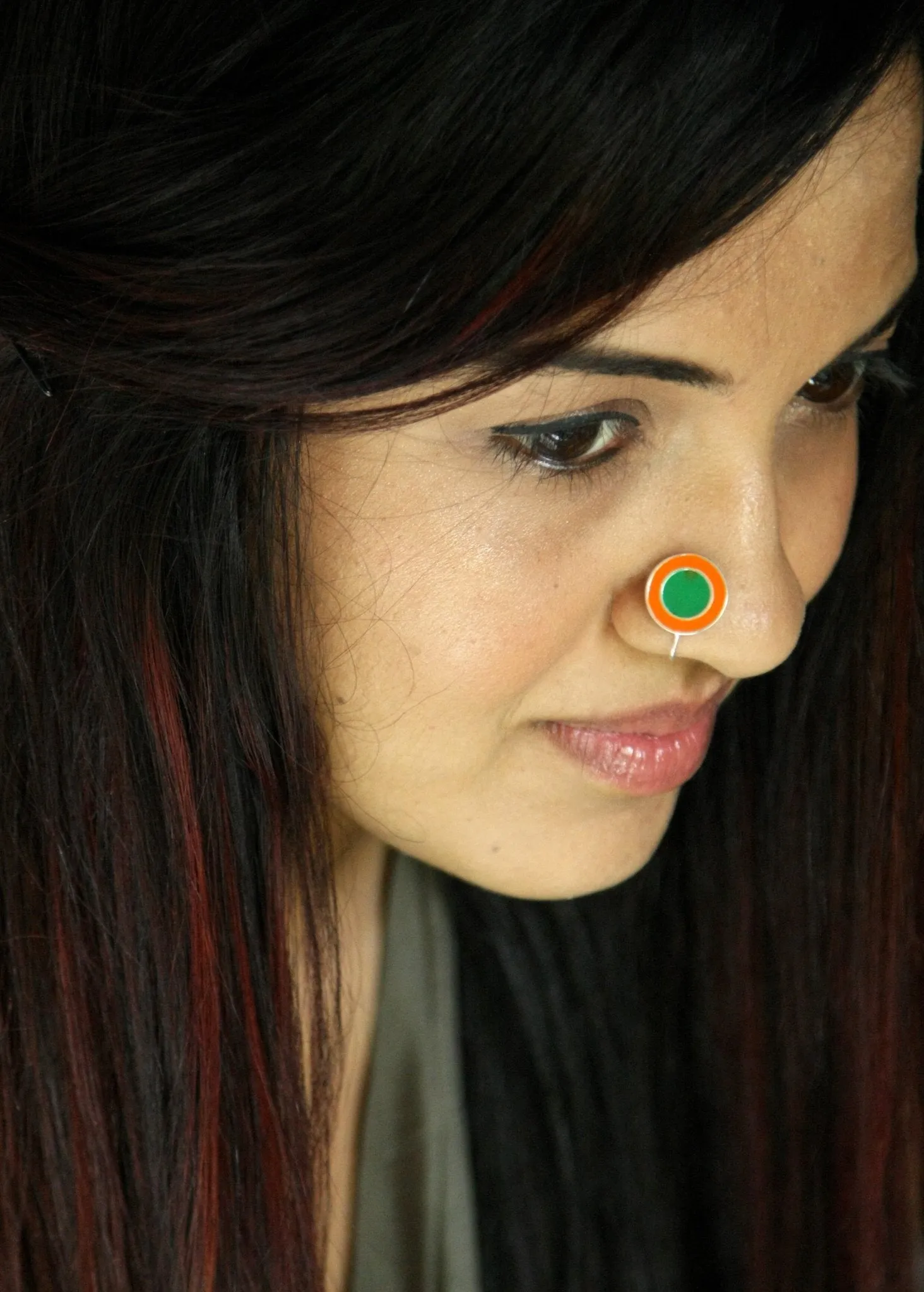 Dramatic, round enamel nose pin