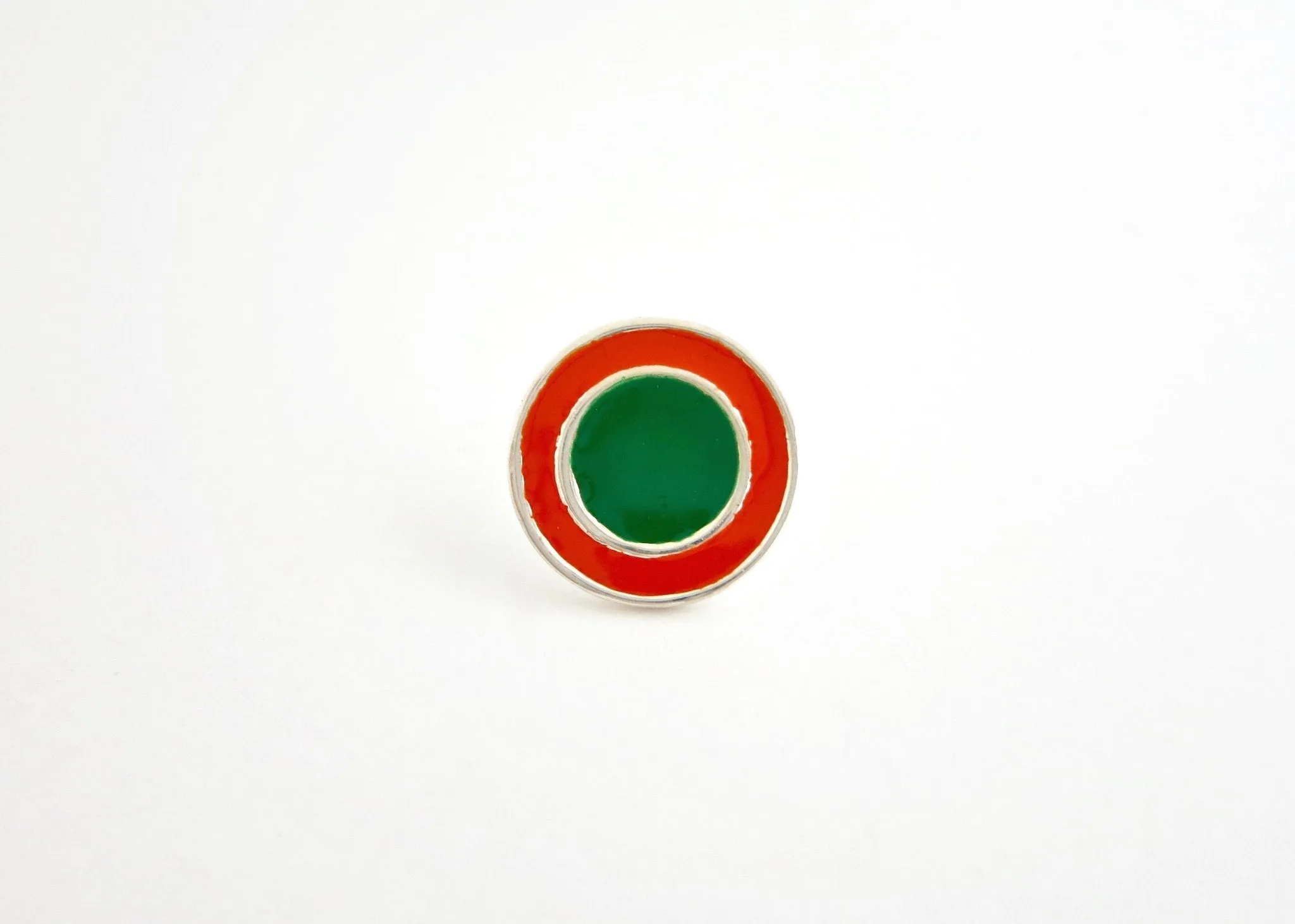 Dramatic, round enamel nose pin
