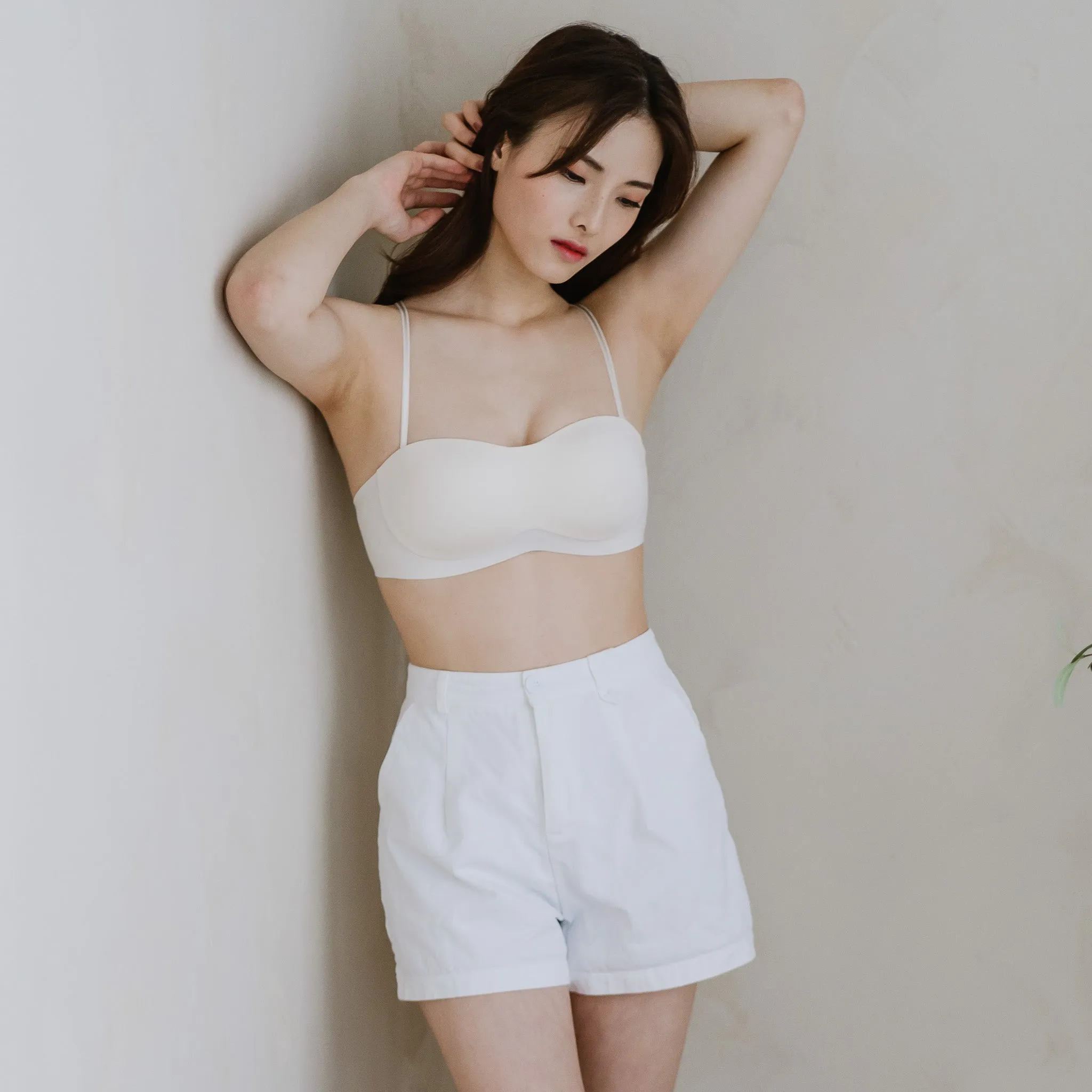 Minimalist Chic! Lightly-Lined Seamless Strapless Wireless Bra in Meringue