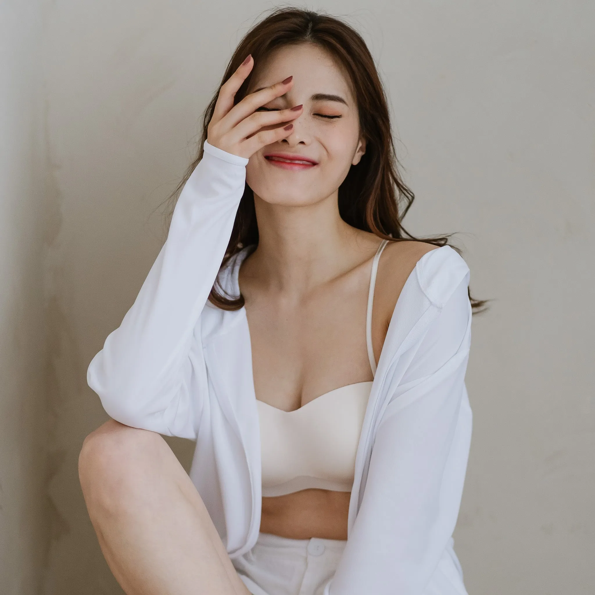 Minimalist Chic! Lightly-Lined Seamless Strapless Wireless Bra in Meringue