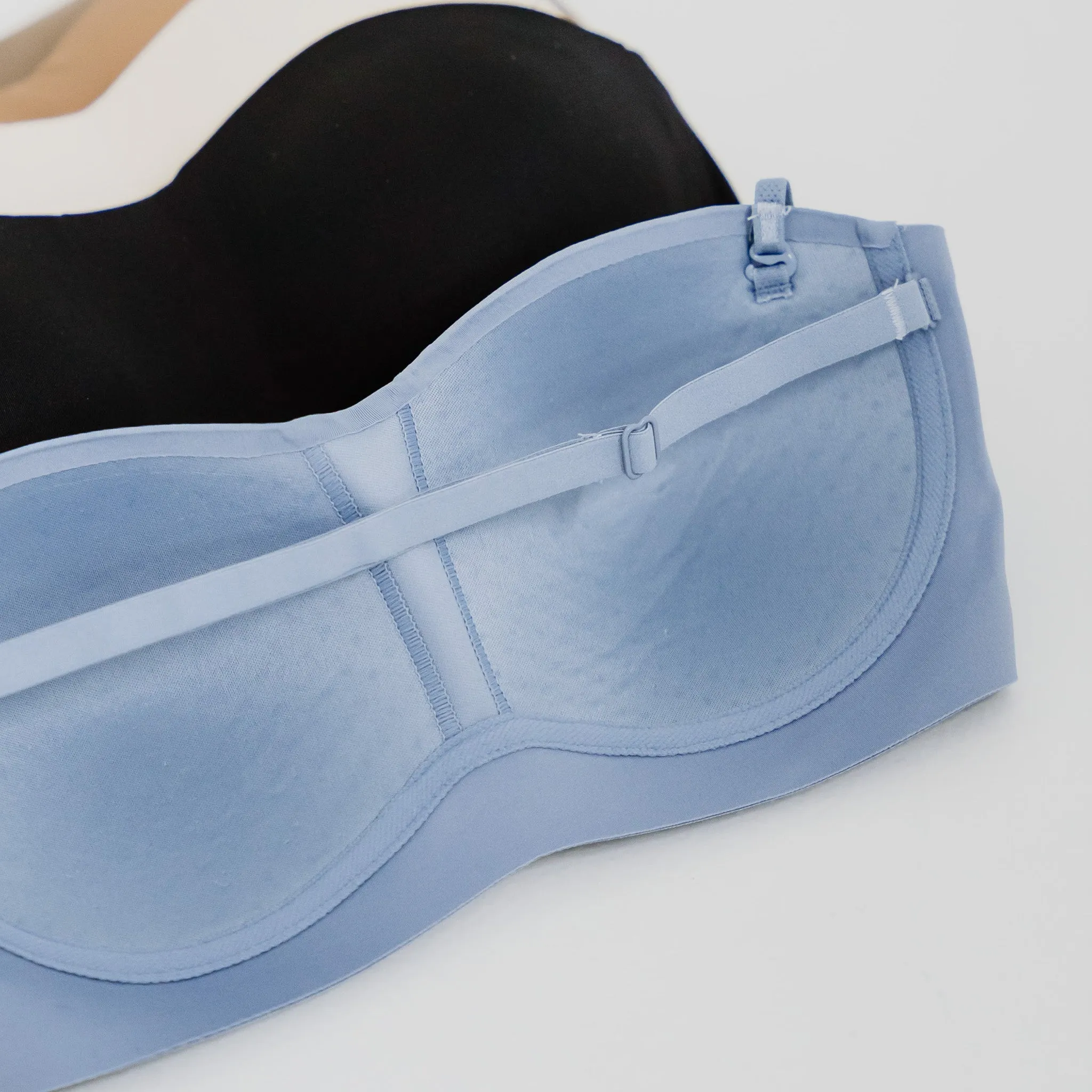 Minimalist Chic! Lightly-Lined Seamless Strapless Wireless Bra in Meringue