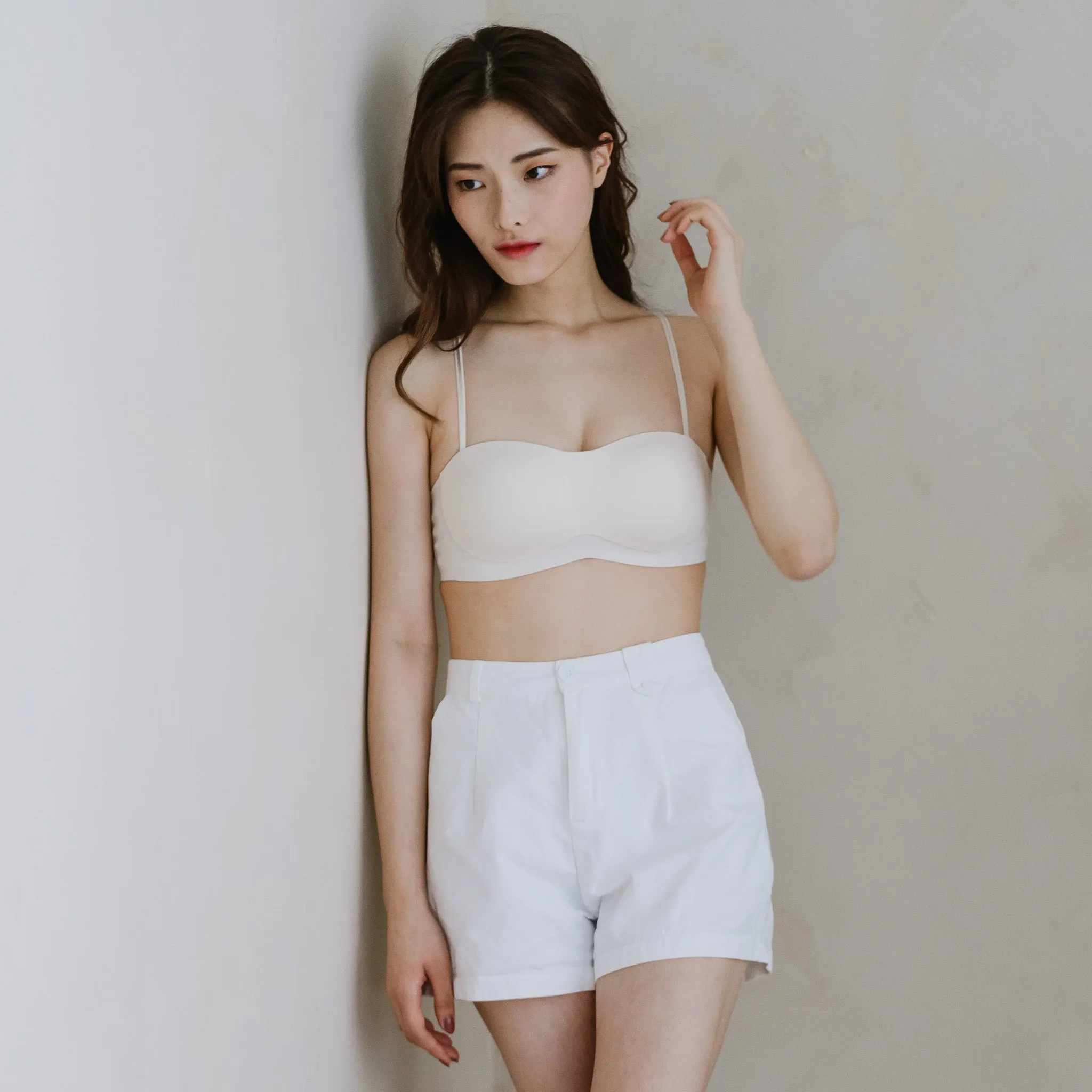 Minimalist Chic! Lightly-Lined Seamless Strapless Wireless Bra in Meringue