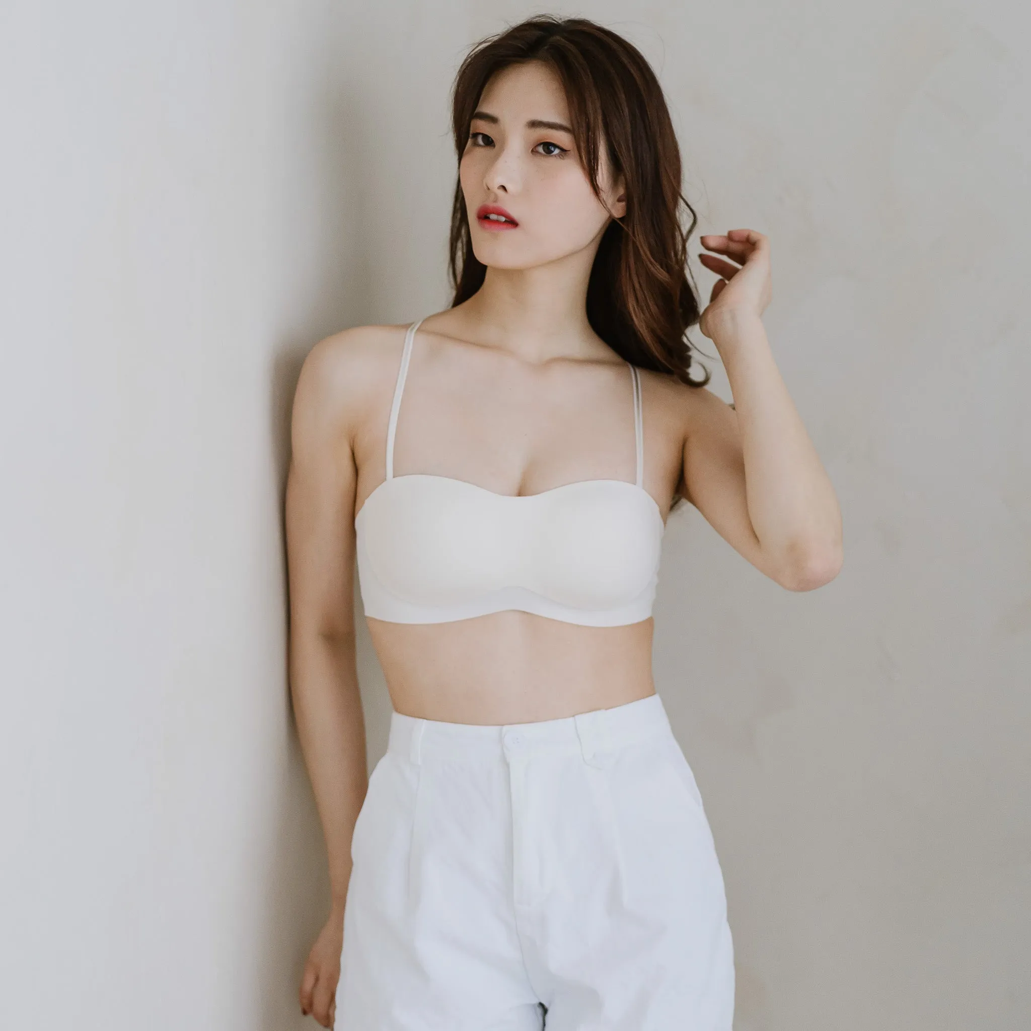 Minimalist Chic! Lightly-Lined Seamless Strapless Wireless Bra in Meringue
