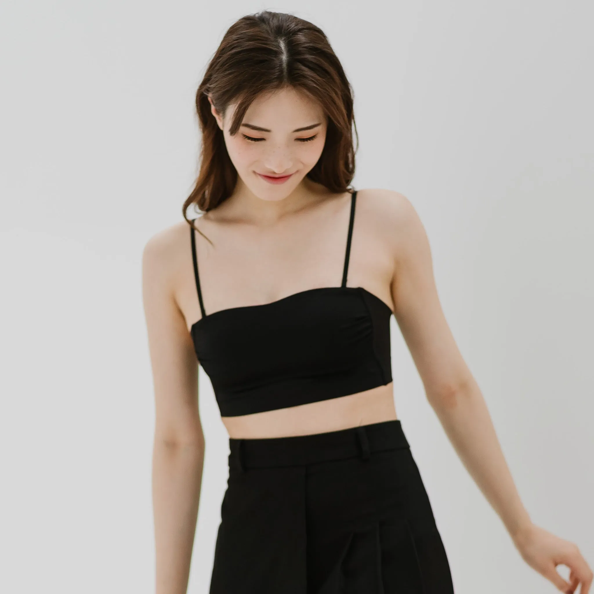 Minimalist Chic! Ruched Lightly-Lined Seamless Midi Strapless Wireless Bra in Black