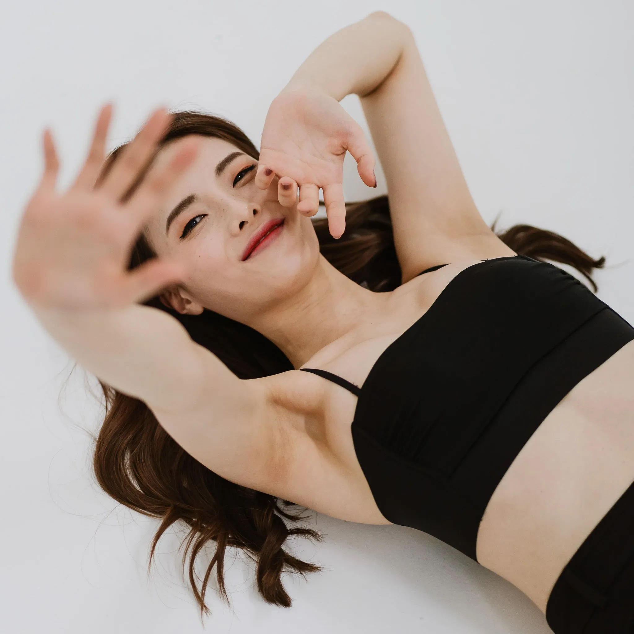 Minimalist Chic! Ruched Lightly-Lined Seamless Midi Strapless Wireless Bra in Black