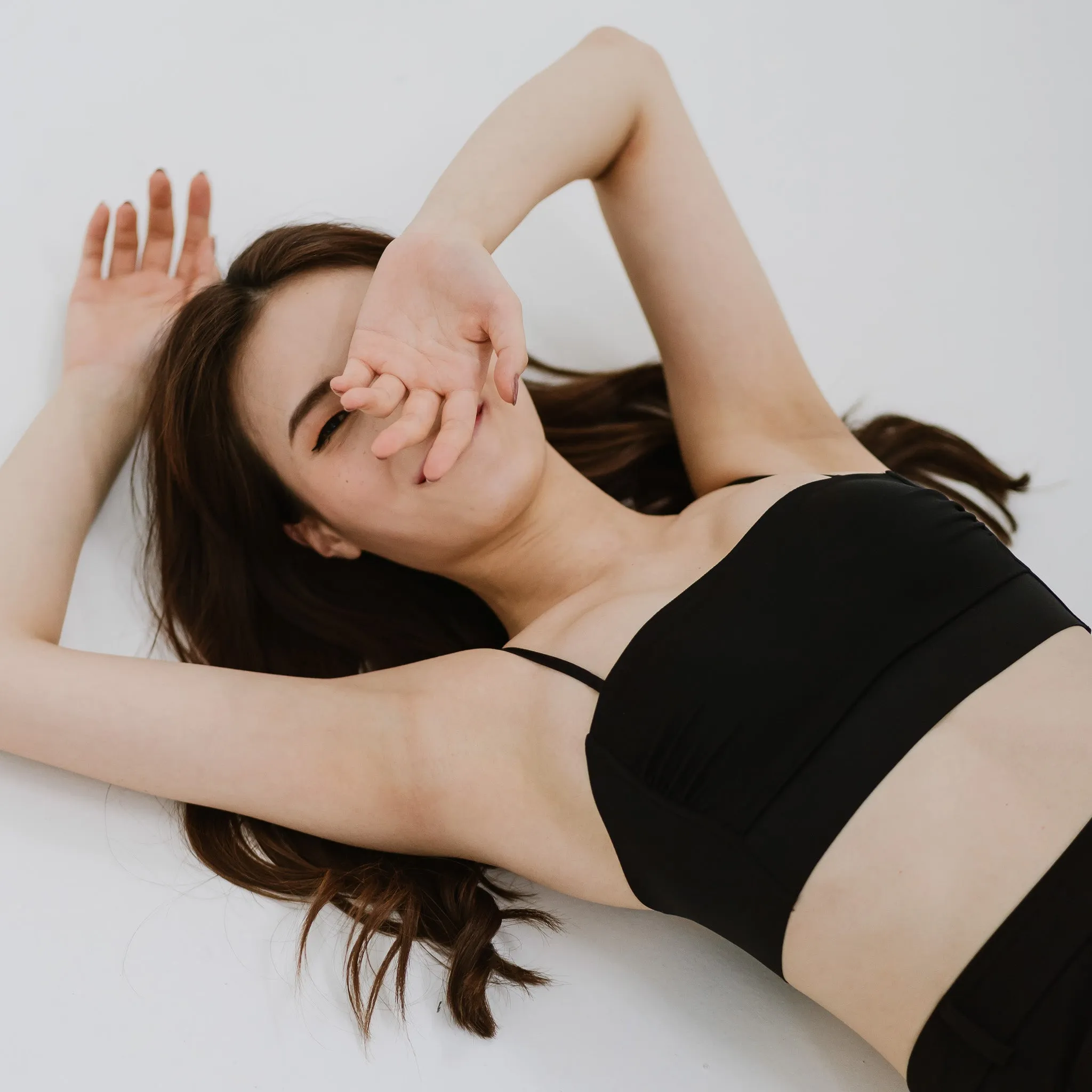 Minimalist Chic! Ruched Lightly-Lined Seamless Midi Strapless Wireless Bra in Black