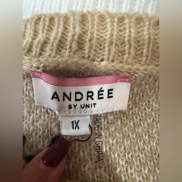 NWT Stylish Beige and White ANIMAL PRINT Women's Sweater