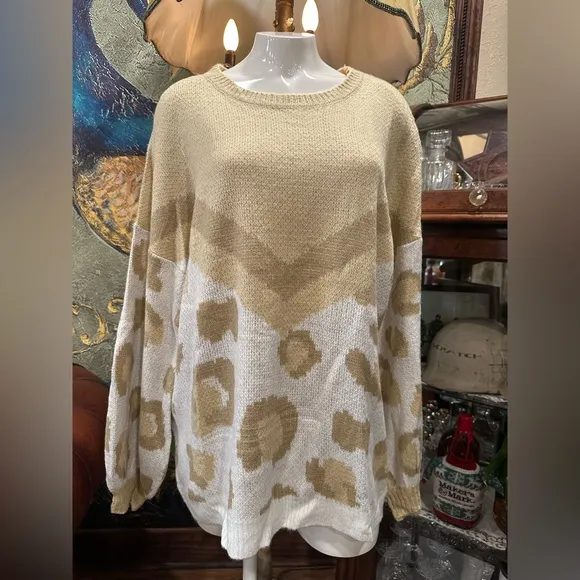 NWT Stylish Beige and White ANIMAL PRINT Women's Sweater