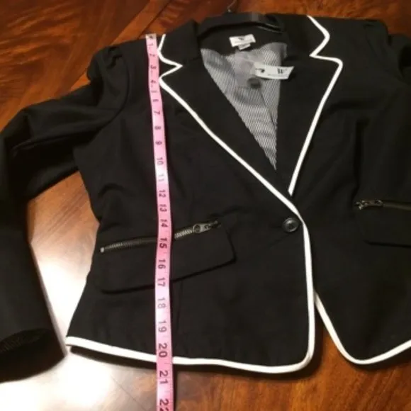 Stylish Worthington Black &amp; White Topper Jacket -