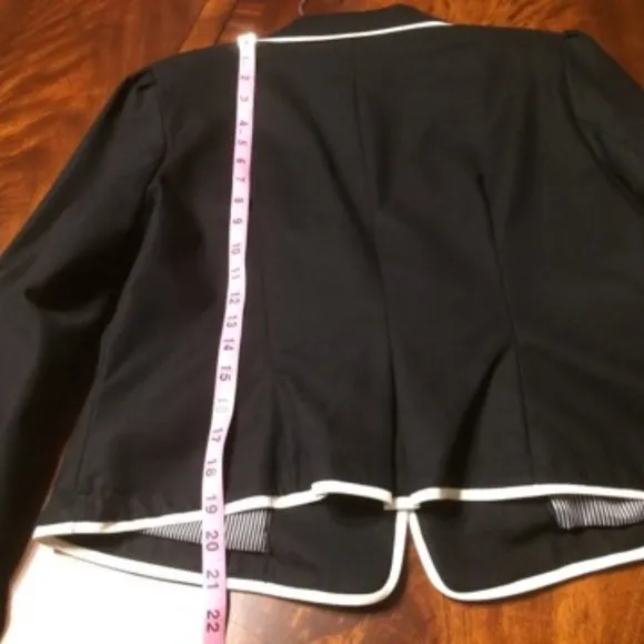 Stylish Worthington Black &amp; White Topper Jacket -