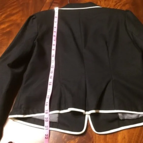 Stylish Worthington Black &amp; White Topper Jacket -