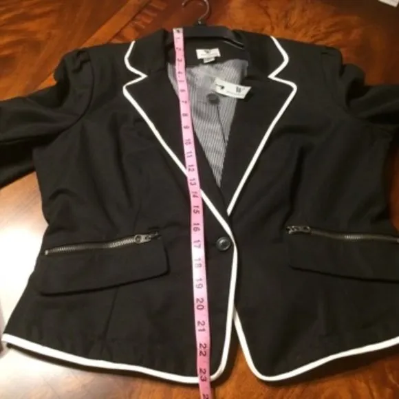 Stylish Worthington Black &amp; White Topper Jacket -