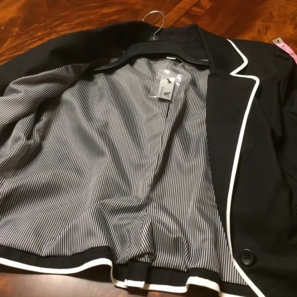 Stylish Worthington Black &amp; White Topper Jacket -