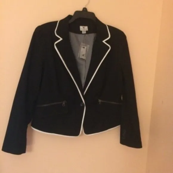 Stylish Worthington Black &amp; White Topper Jacket -